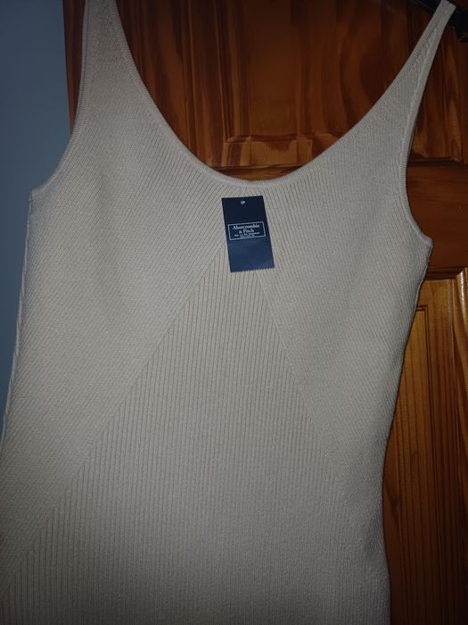 Vand rochie noua, de dama ,de la firma Abercrombie &Fitch, marimea M.