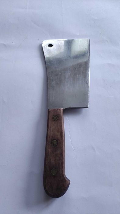 Кухненски сатър от дебела стомана и дървена дръжка