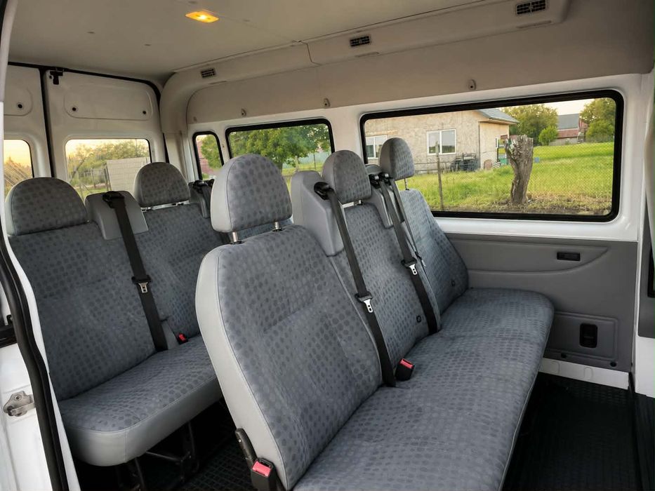 De vânzare Ford Transit  8+1 2013 cu Ac față și spate