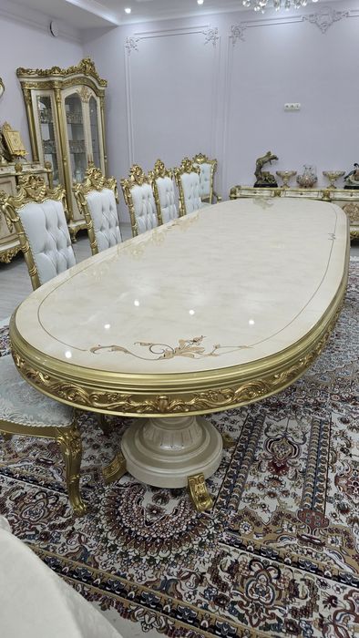 Стол со стульями