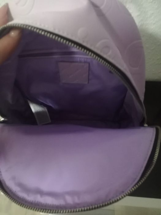 Vanta geanta Desigual si Calvin Klein. Noi noute