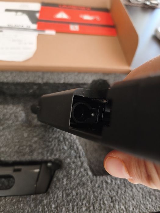 Продавам airsoft Glock 19 MOS