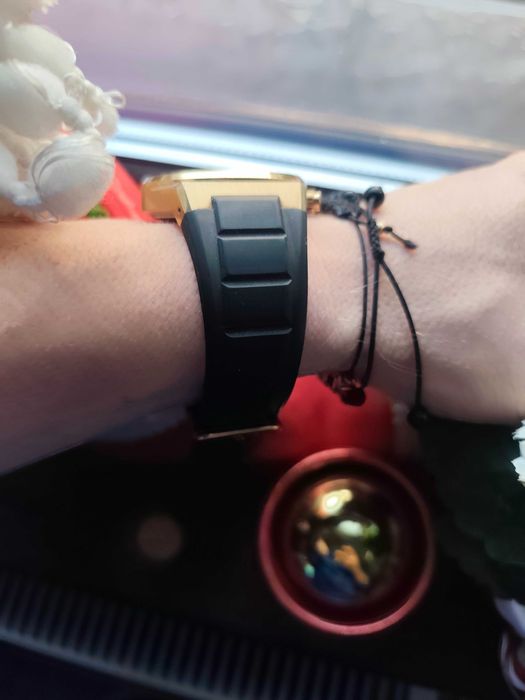 Ceas police negru auriu