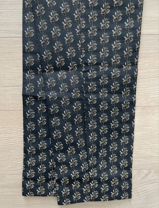 Pantaloni H&M cu print, 32