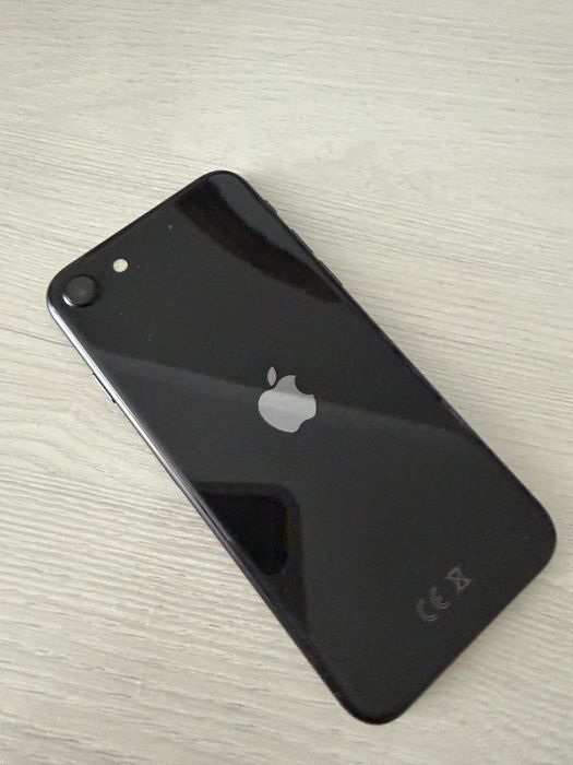 Продам 128гб iphone se2020