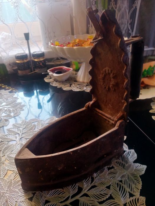 Утюг на углях. 15000