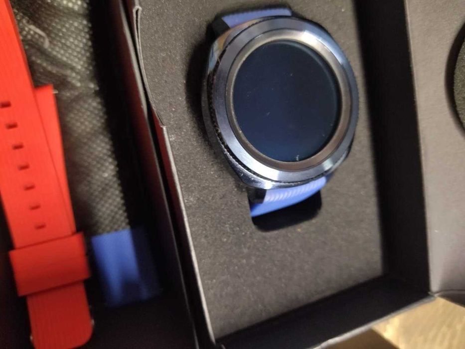 Смарт-часы Samsung Gear Sport