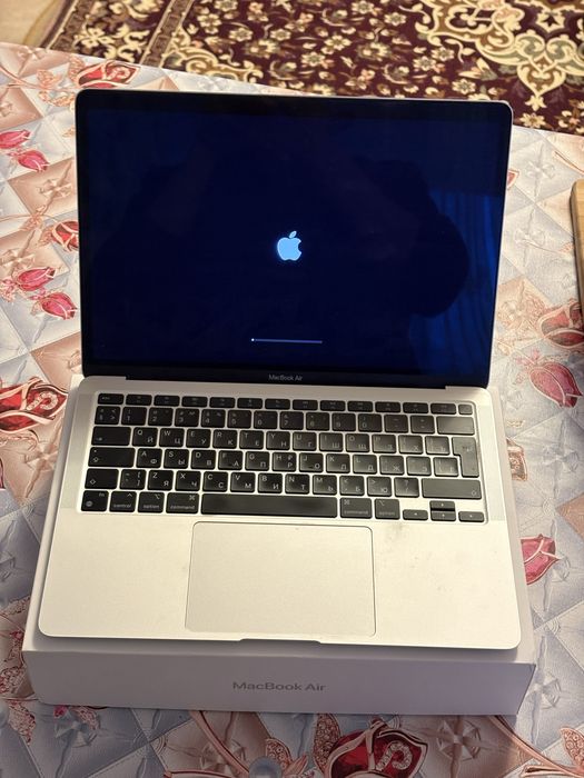 Продам Макбук air 13 m1