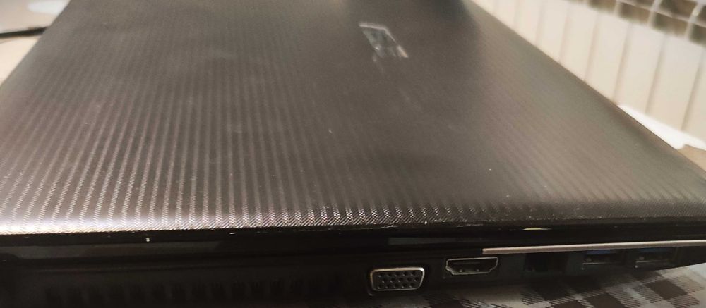 страхотен лаптоп ASUS