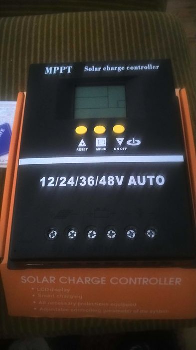 Соларен контролер с алуминиев радиатор и светещ дисплей