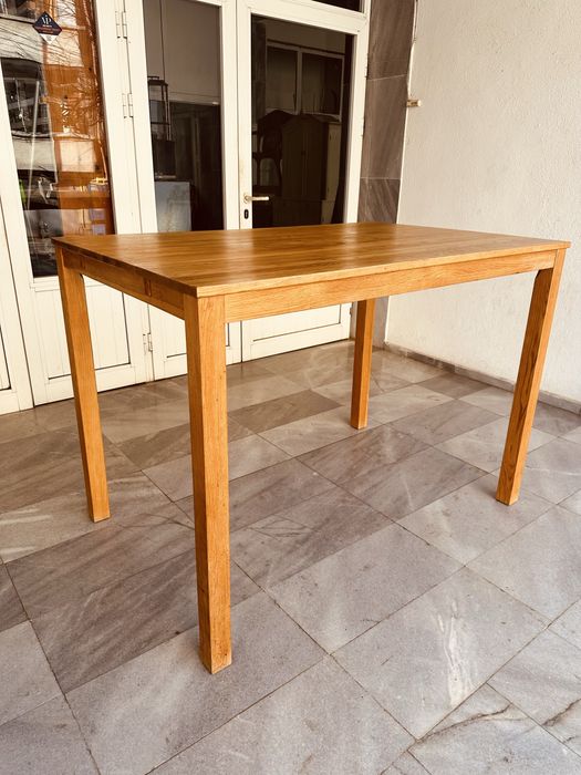 Дизайнерска бар маса от масивен дъб – висока и масивна