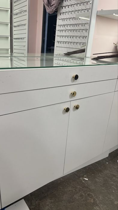 Продается комод в торговый зал