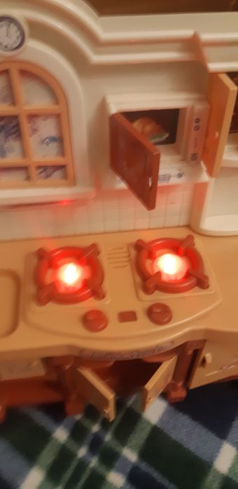 Кухонный шкаф с плитой