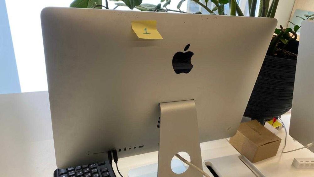 iMac с экраном диагональю 21.5