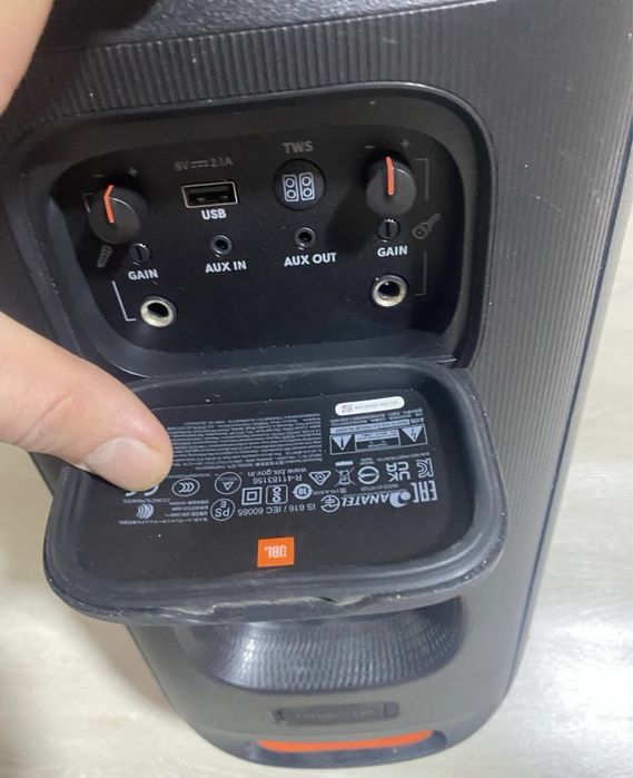 Колонка jbl partyBox