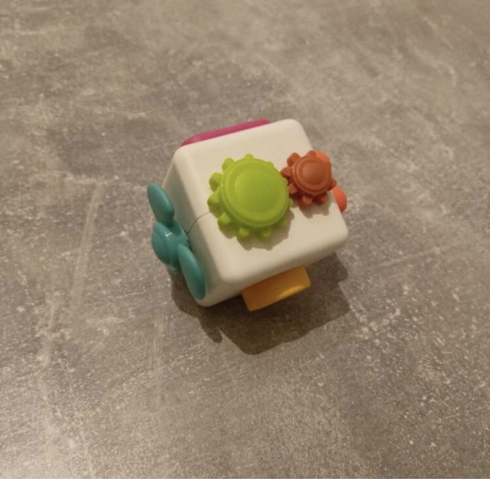 Монтесори куб за игра (montessorri cube)