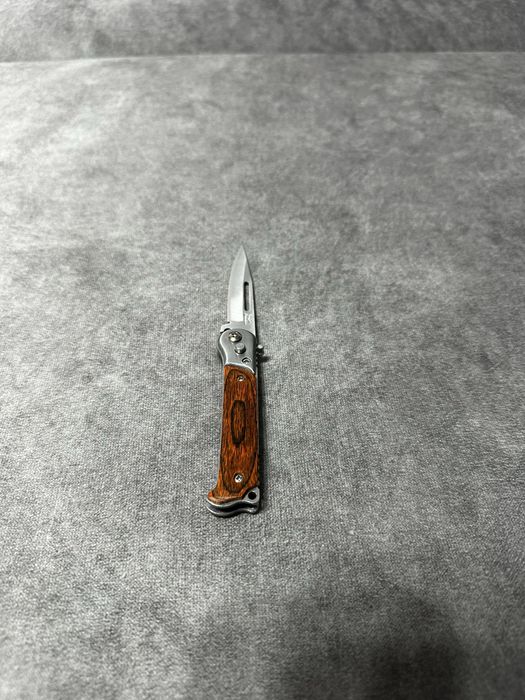 Briceag de buzunar elegant - maner cu insertie de lemn, lama ascutita