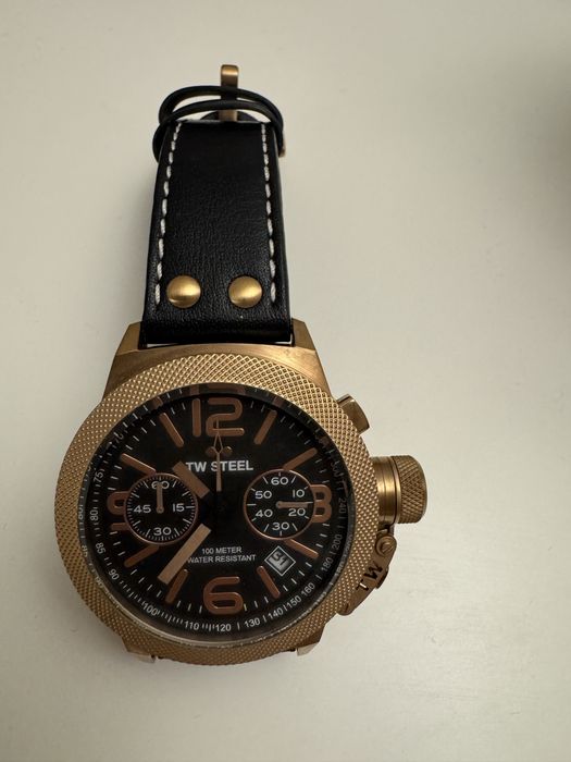 Часовник TW Steel