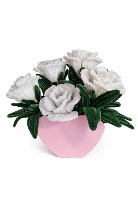 Decor trandafiri albi din sarma plușată