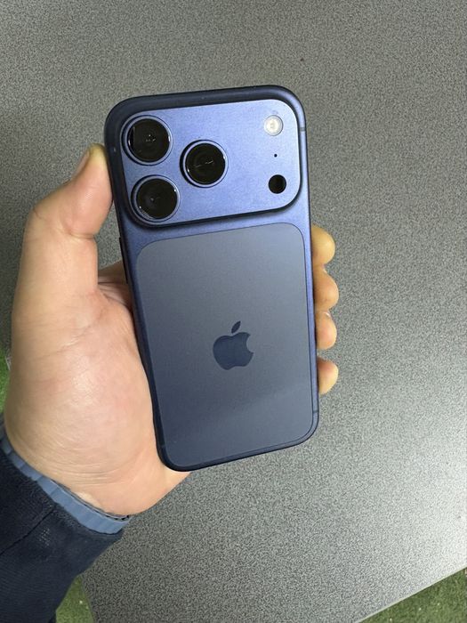 Iphone 17pro 256gb blue