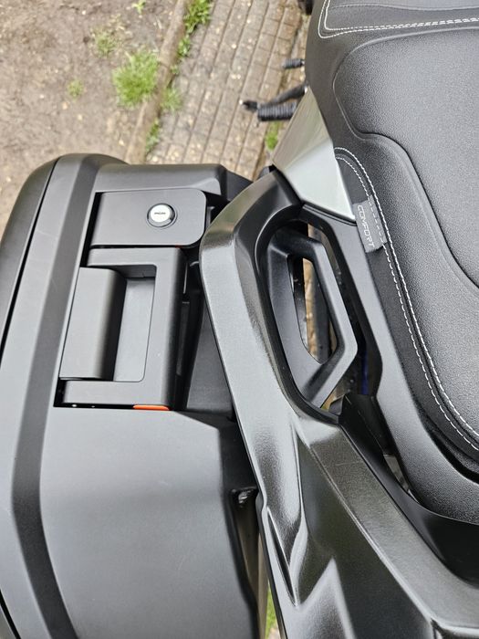 Продавам оригинални куфари със стойки за YAMAHA TRACER 7GT  MT07