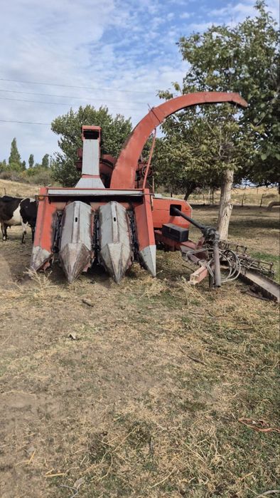 Makkajo‘xori va silos o‘radigan kombayn sotiladi