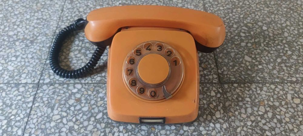 Стар шайбов телефон