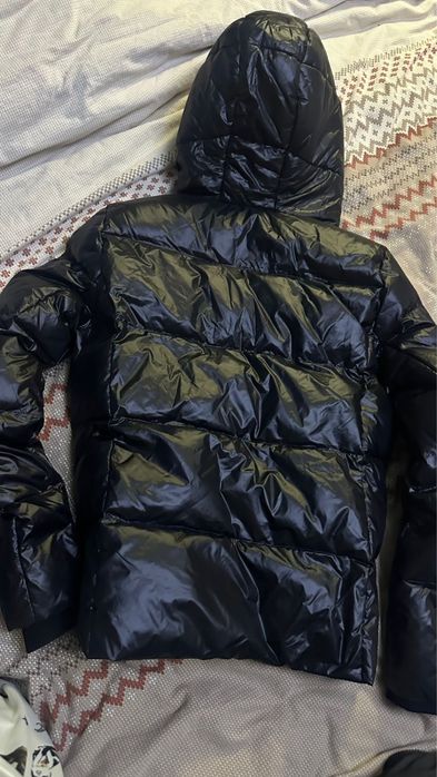 Продам куртку Guess