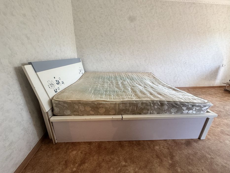 Кровать двуспальная