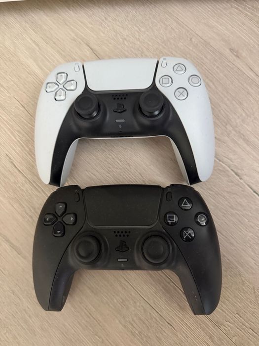 Продам PlayStation 5 с 2 геймпадами и играми