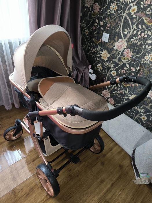 Коляска в идеальном состоянии.