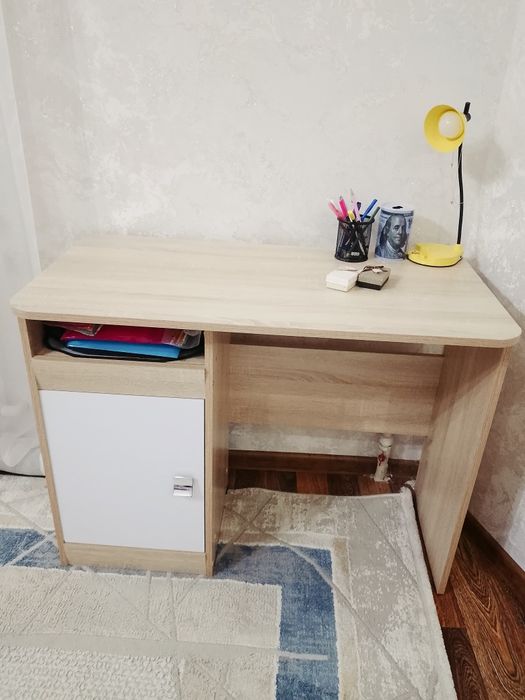 Письменный стол не