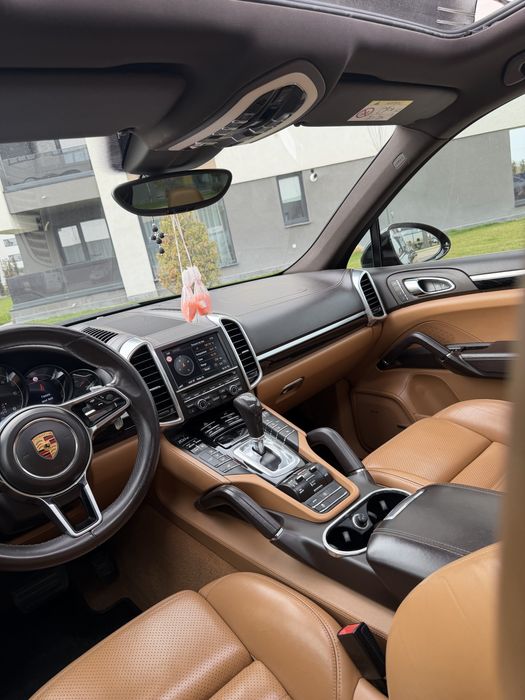 Porsche Cayenne 2015 3.0 Diesel / Panoramic / Bose / Soft close/ Perne