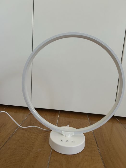 Lampă de masă modernă