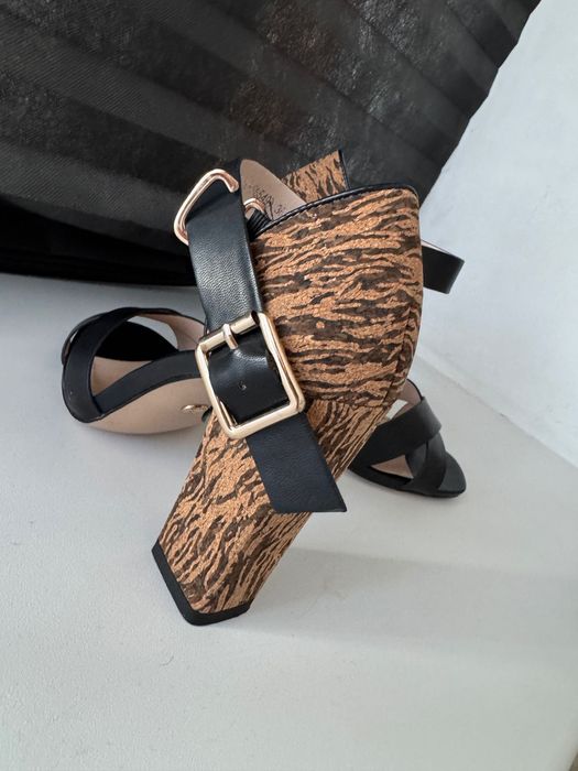 Продам женские туфли