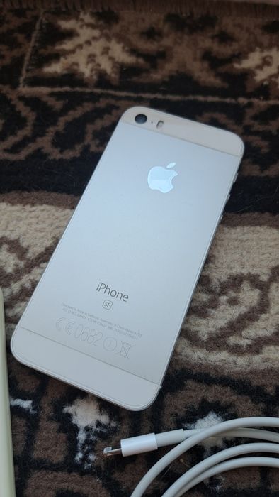 IPhone SE 16 Gb белый