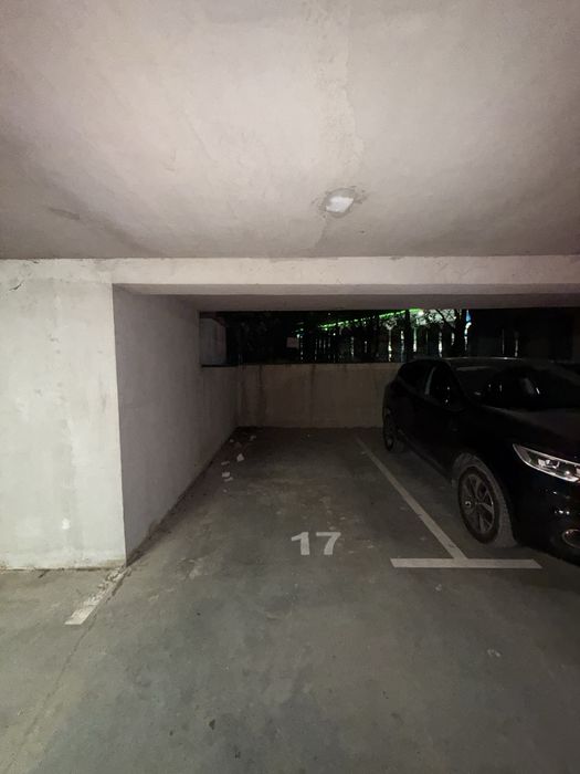 Vand loc de parcare Militari