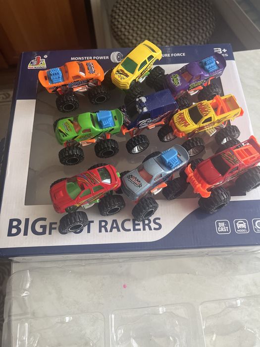 Игрушки детские. Набор машинок.