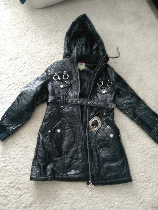 Продам детские куртки.