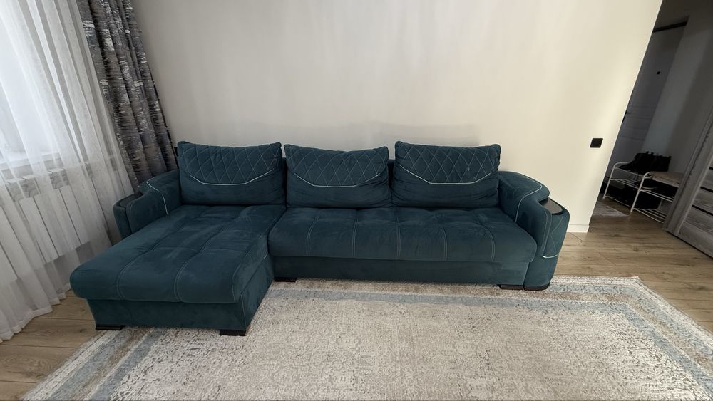Большой угловой диван 3,20 м в отличном состоянии,