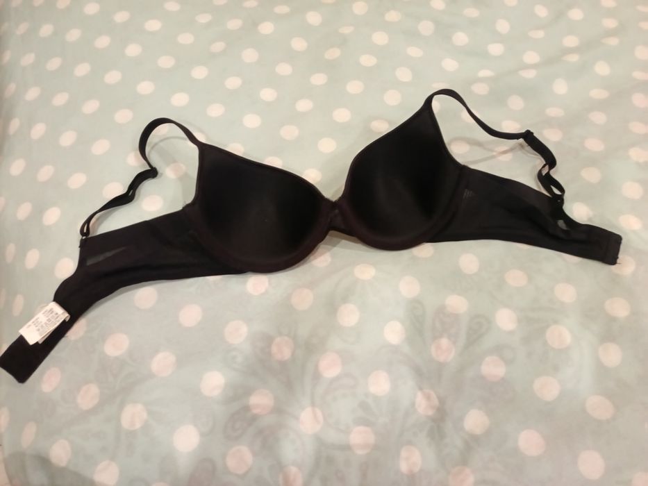Чисто нов, черен Сутиен 80B