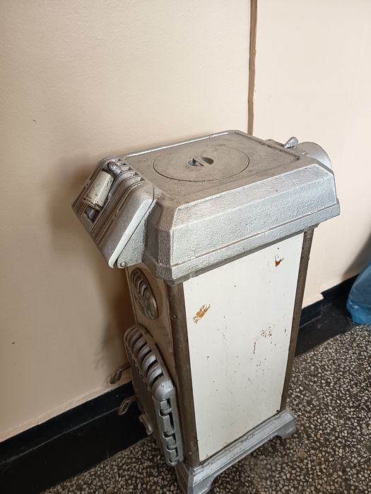 Продавам запазена ретро печка