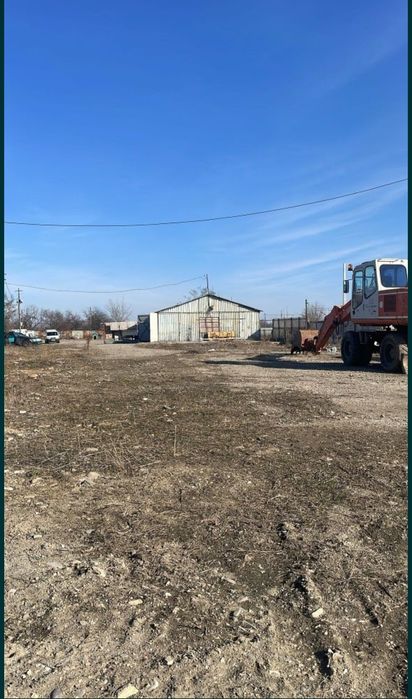 Închiriez hală + teren