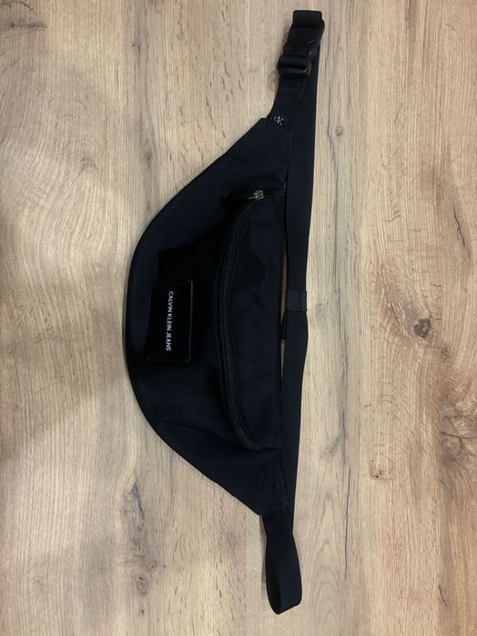 Чантичка Calvin Klein