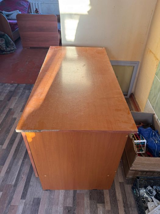 Стол со шкафчиком