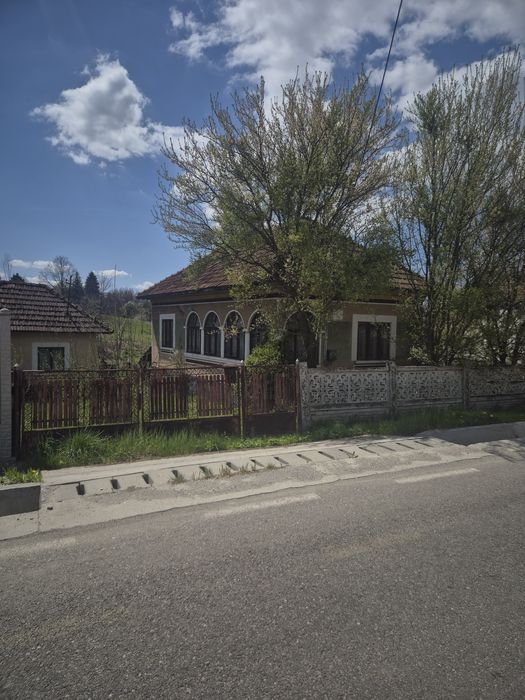 Teren si Casa  batraneasca de vanzare in Bughea de Sus Arges