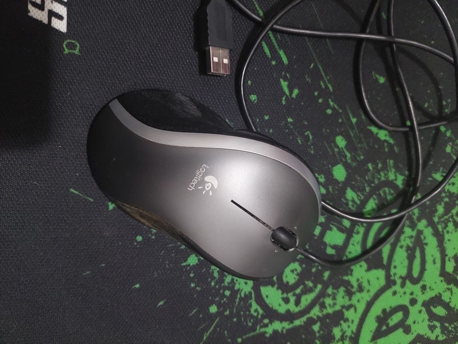 Мышка Logitech              .                  .