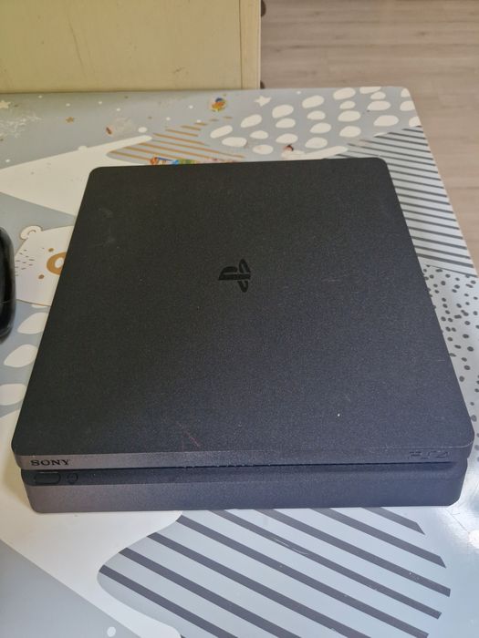 Sony PS4 Slim 500GB + 2 controllere