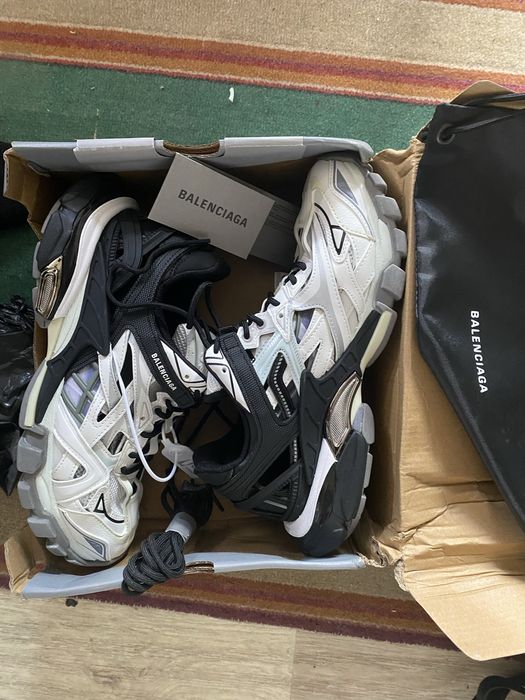 Balenciaga track2