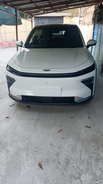 Электроавтомобиль GEELY Гибрид кроссовер фул позиция
